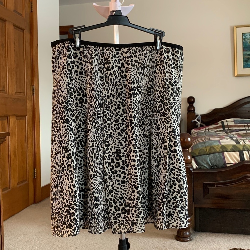 WORTHINGTON Lined Skirt Zippered Closure Size 16 EUC